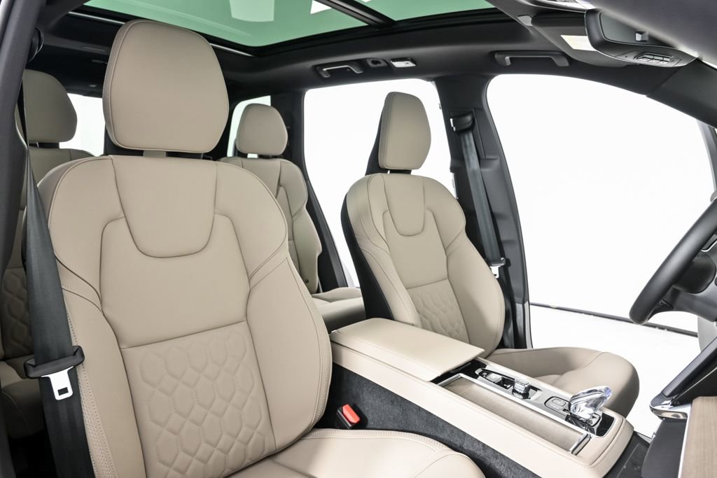 Certified 2026 Volvo XC90 B6 Plus w/ Protection Package Premier image 26