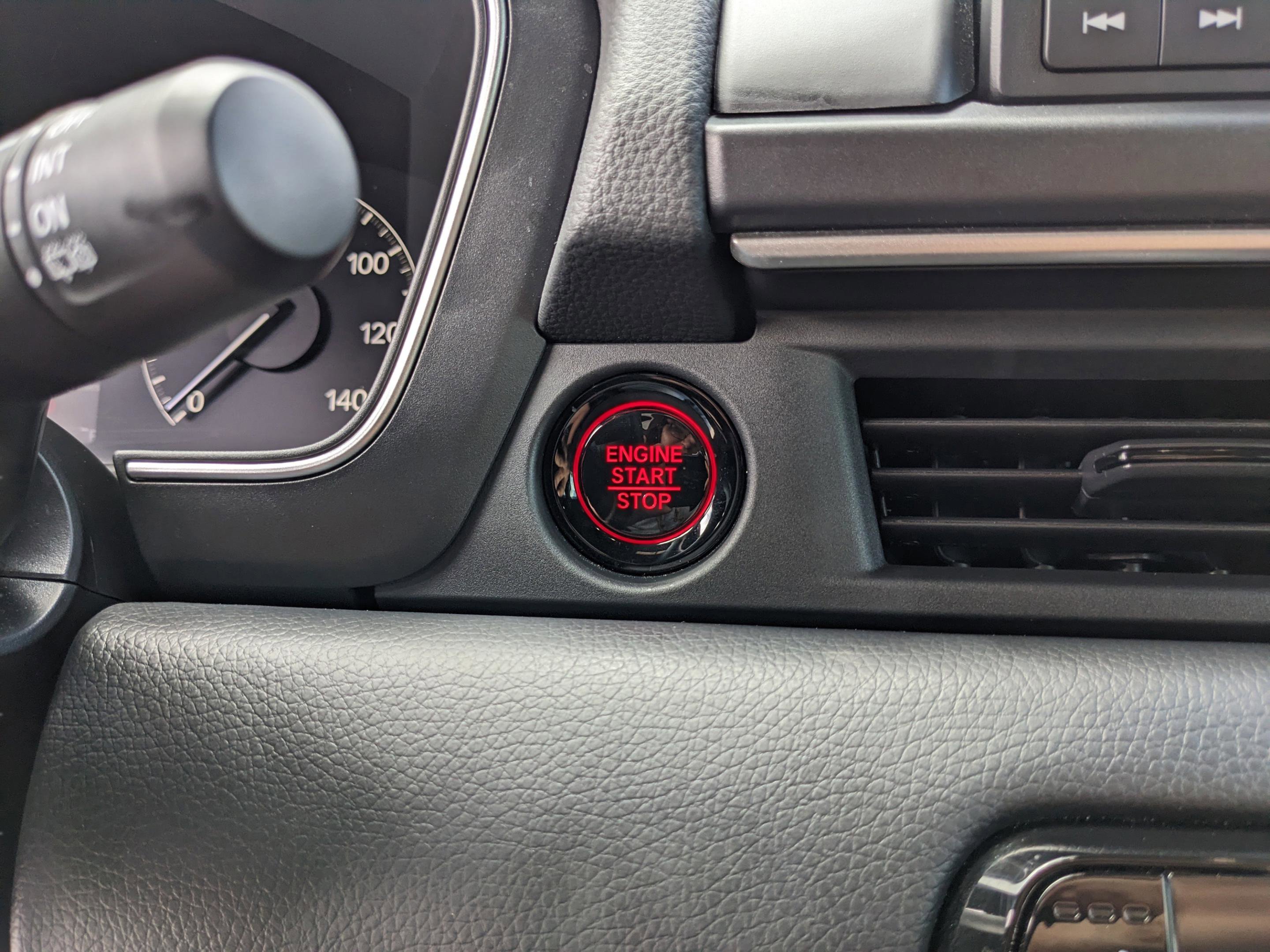 Used 2025 Honda Pilot Sport image 29