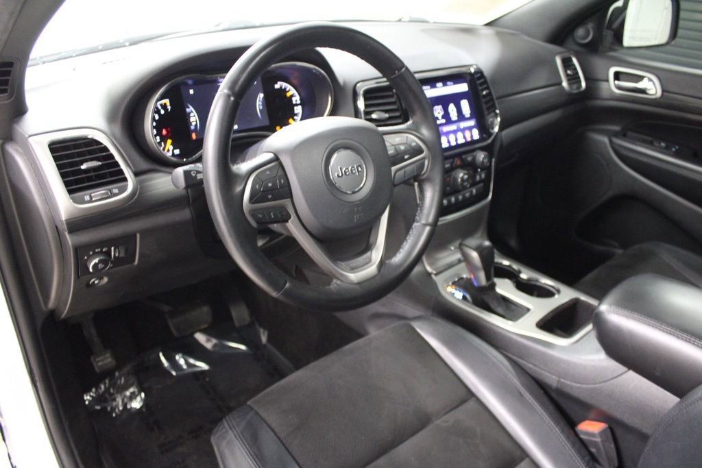 Used 2019 Jeep Grand Cherokee Altitude AWD/4WD image 4