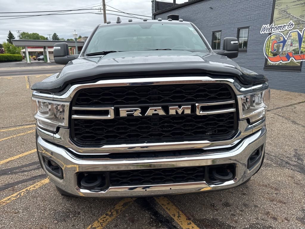 Used 2024 RAM 5500 Tradesman w/ Chrome Appearance Group AWD/4WD image 2