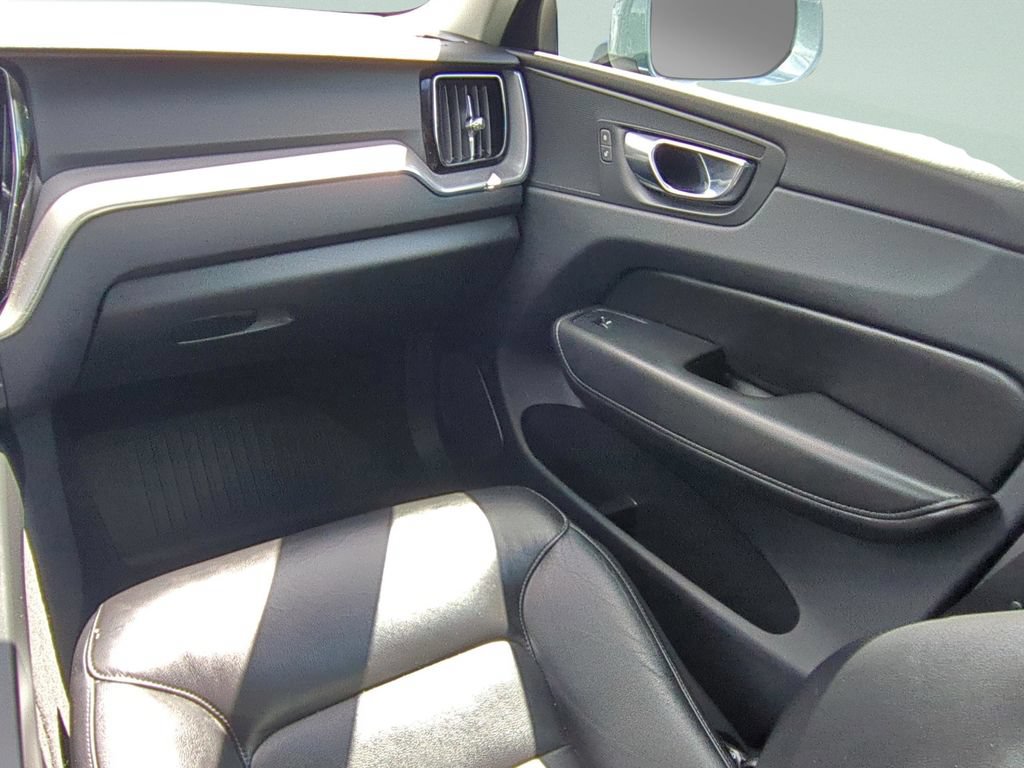 Certified 2023 Volvo XC60 B5 Core w/ Climate Package AWD/4WD image 14