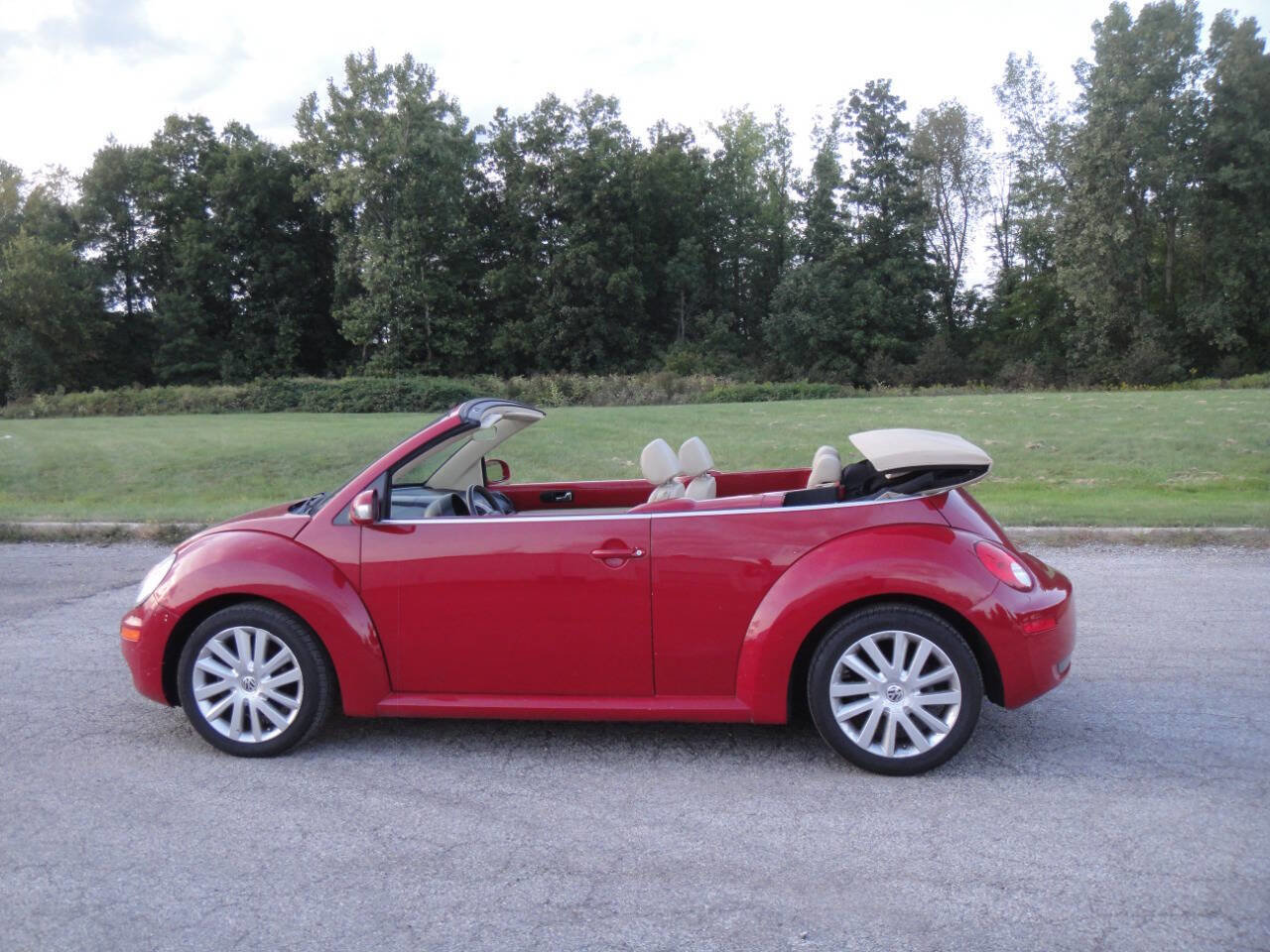 Used 2008 Volkswagen Beetle SE image 14