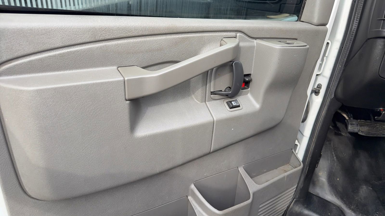 Used 2019 Chevrolet Express 2500 w/ Driver Convenience Package image 13