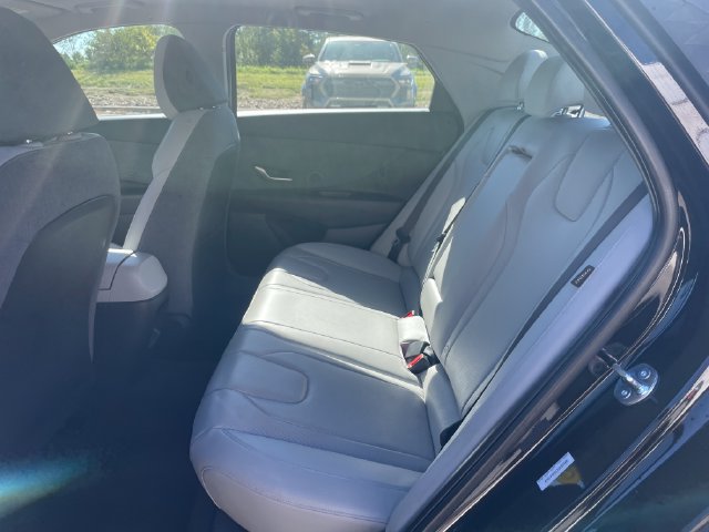 Used 2025 Hyundai Elantra Limited FWD image 28