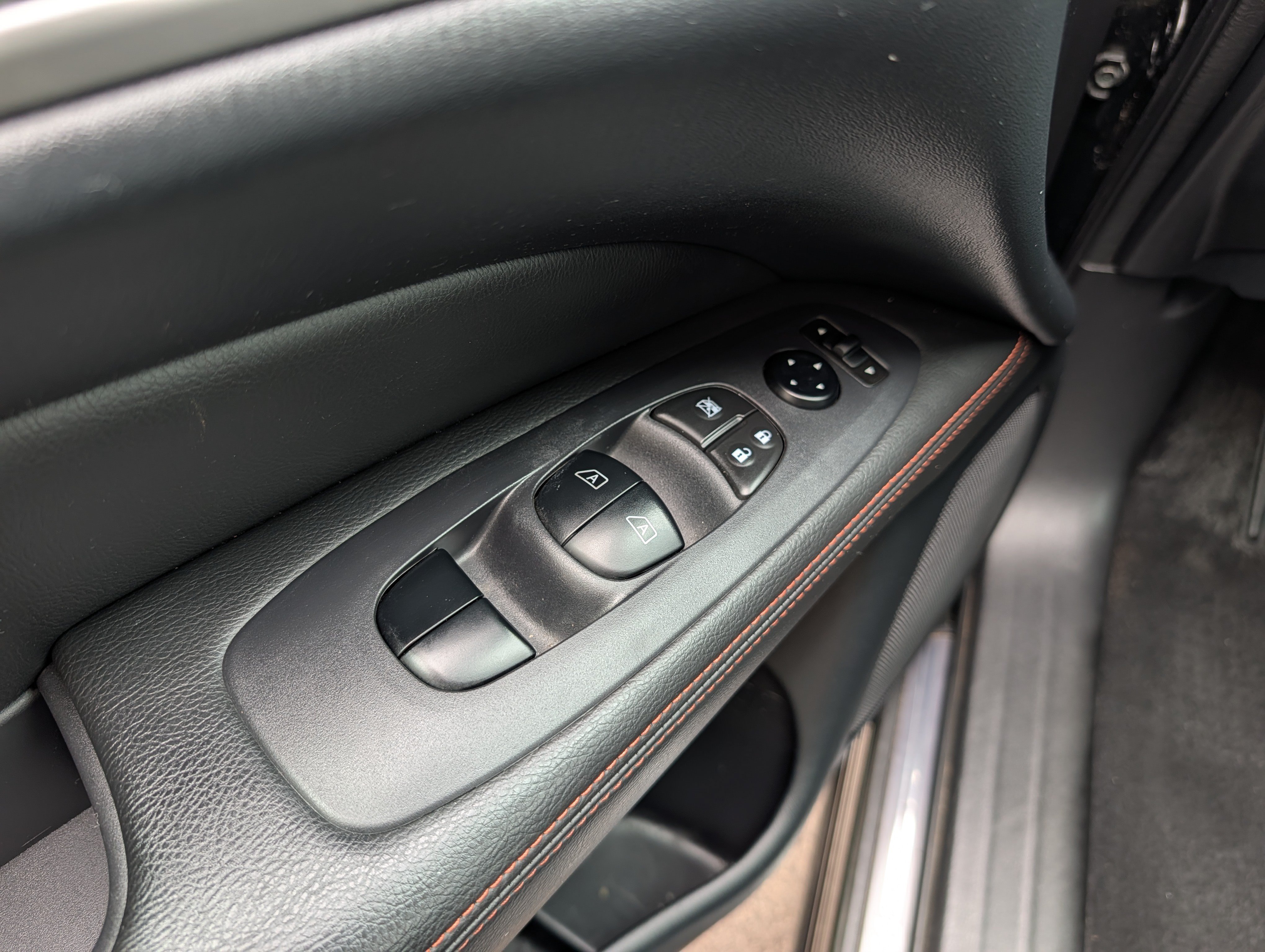 Used 2019 Nissan Pathfinder SL AWD/4WD image 19
