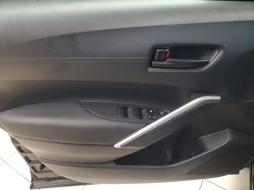 Used 2024 Toyota Corolla Cross SE image 17