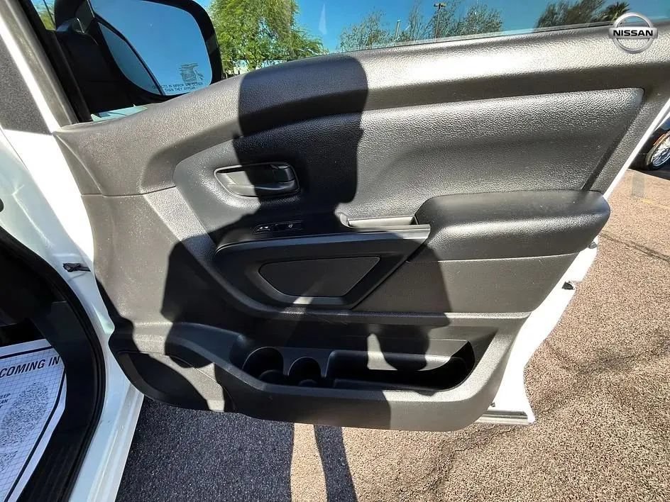 Used 2017 Nissan Titan S AWD/4WD image 14