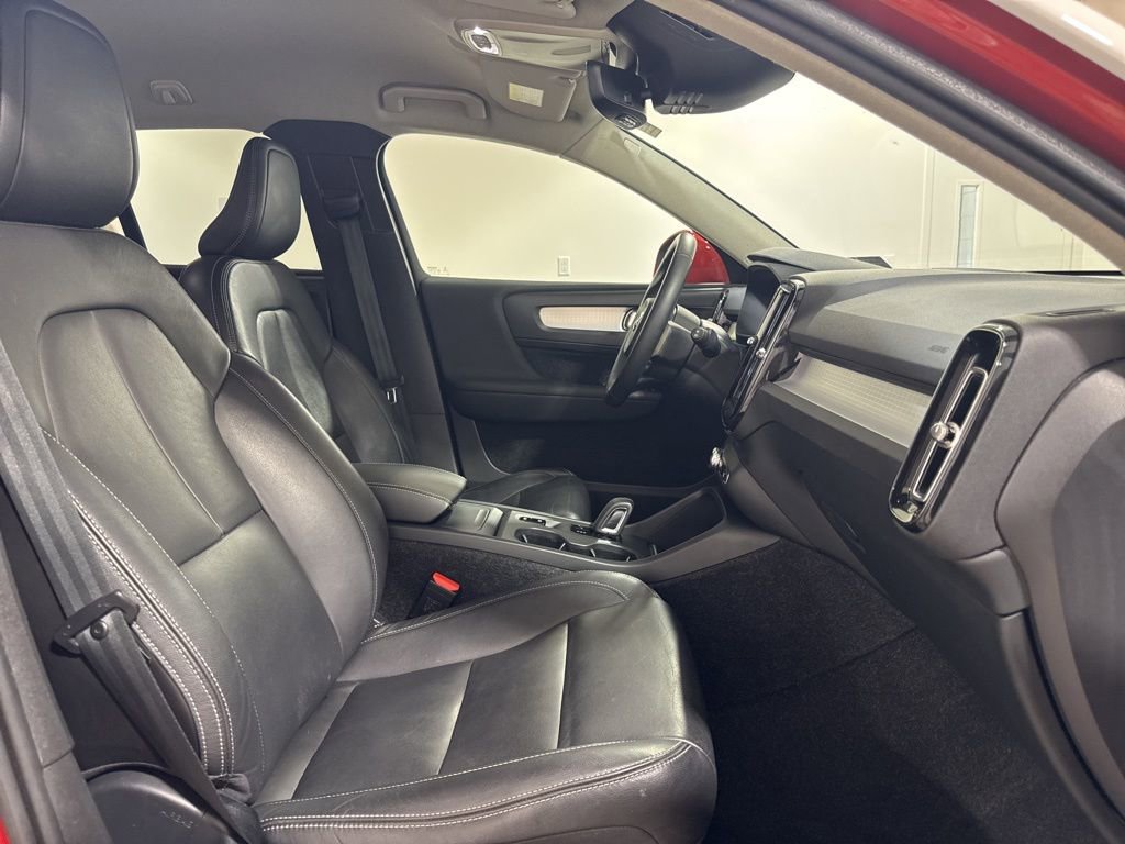 Used 2019 Volvo XC40 T5 Momentum image 27