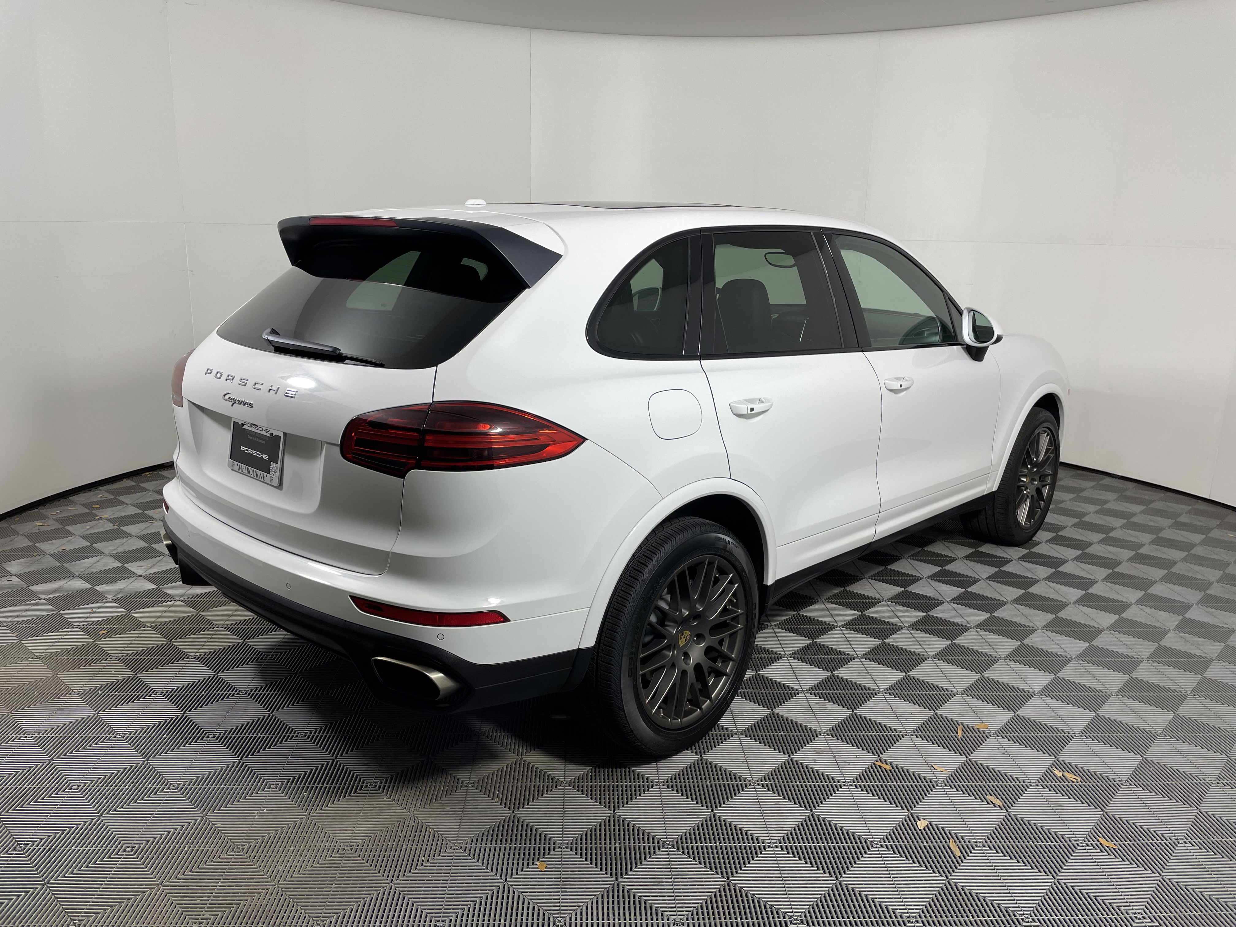 Certified 2018 Porsche Cayenne Platinum Edition image 7