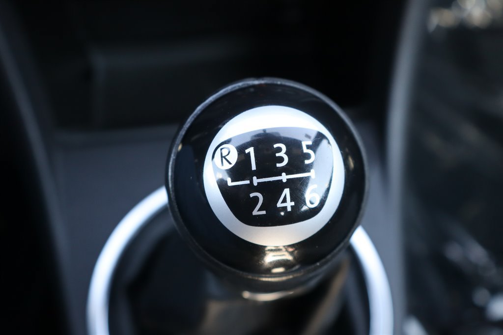 Used 2012 Volkswagen Beetle 2.0T FWD image 29