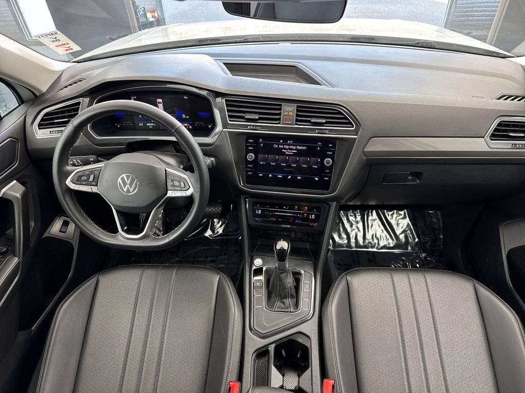 Used 2024 Volkswagen Tiguan SE image 12