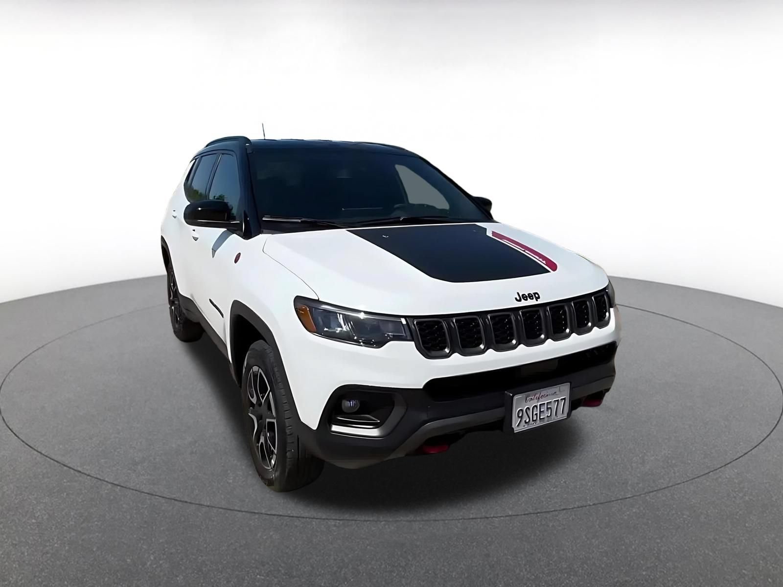 Used 2025 Jeep Compass Trailhawk AWD/4WD image 3