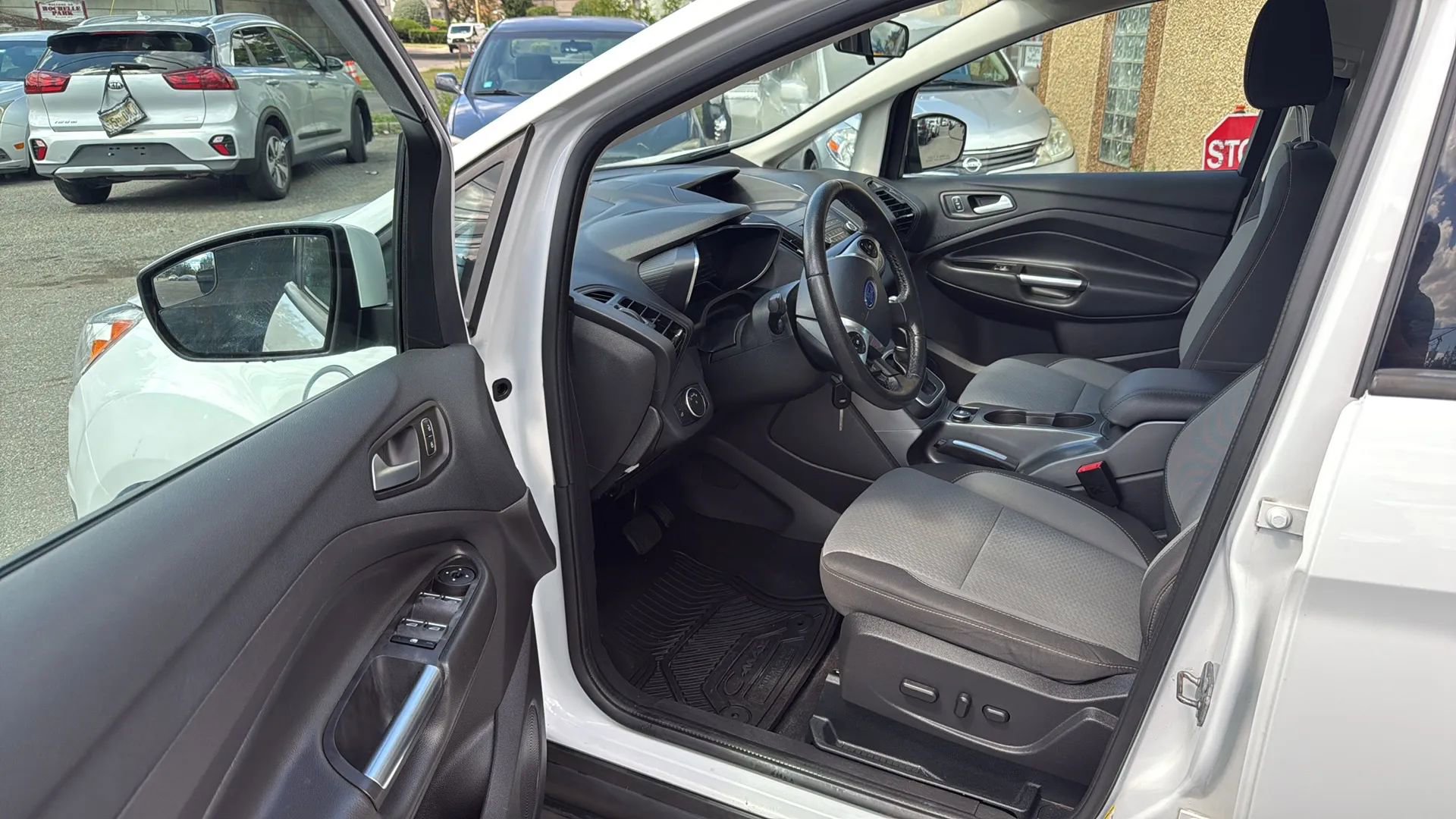 Used 2017 Ford C-MAX Energi SE image 23