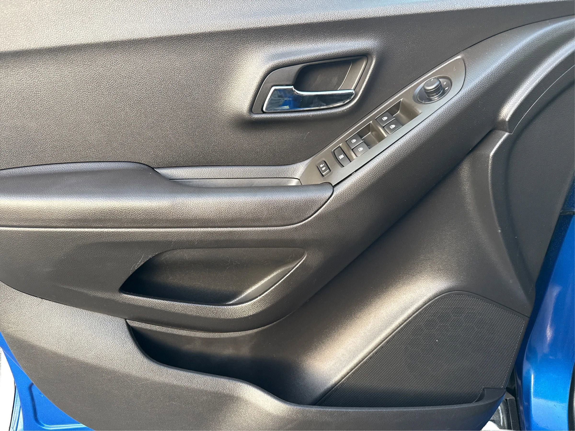 Used 2015 Chevrolet Trax LT w/ LT Plus Package image 21