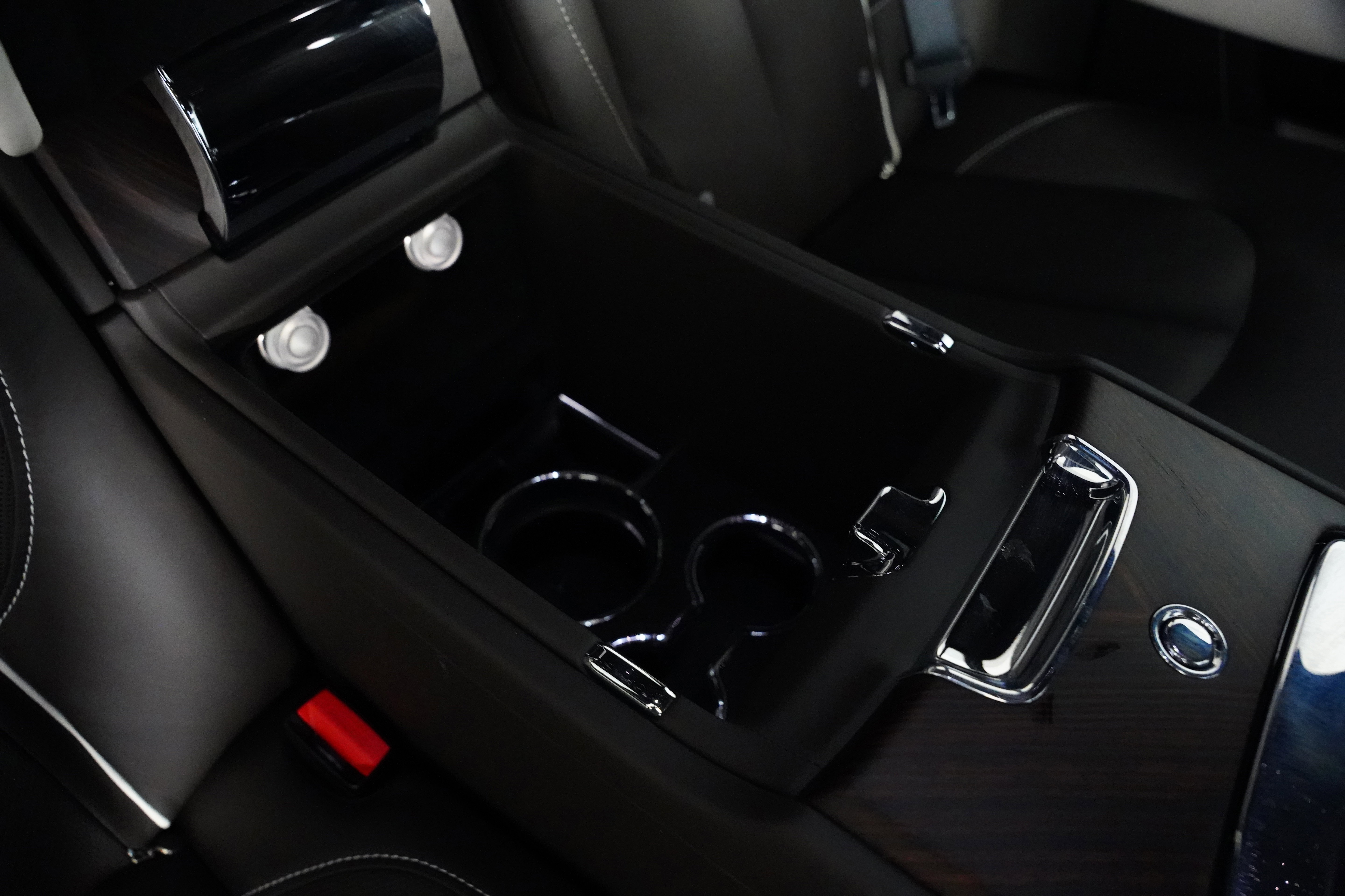 Used 2023 Rolls-Royce Cullinan w/ Cullinan Package image 37