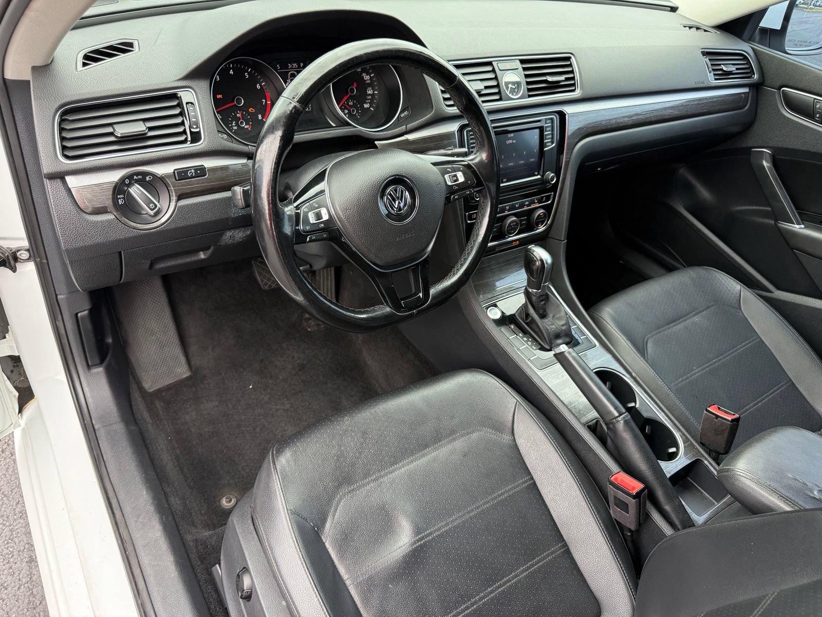 Used 2017 Volkswagen Passat 1.8T SE FWD image 12