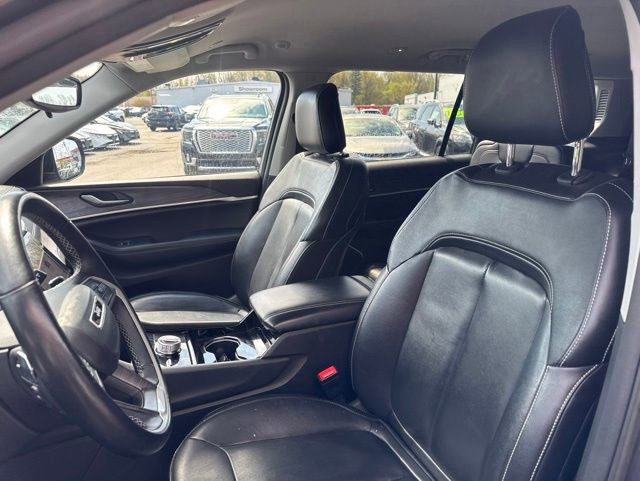 Used 2022 Jeep Grand Cherokee L Limited AWD/4WD image 10
