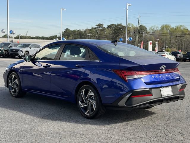 Used 2025 Hyundai Elantra Limited image 23