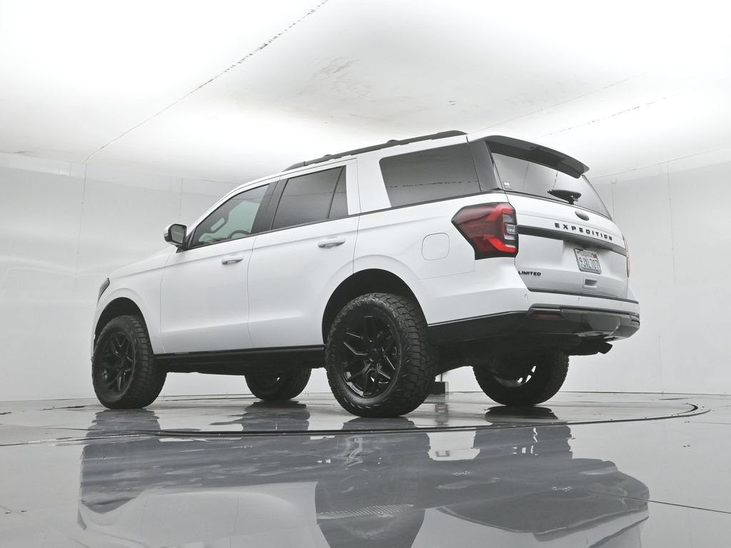 Used 2024 Ford Expedition Limited AWD/4WD image 3