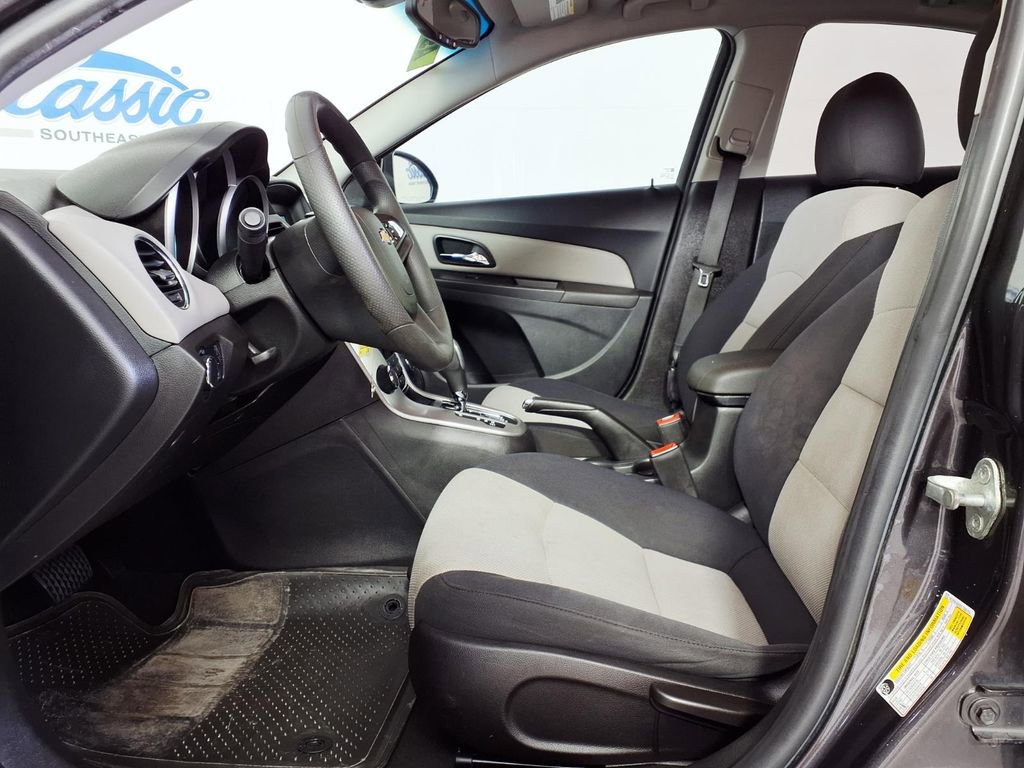 Used 2014 Chevrolet Cruze LS FWD image 8