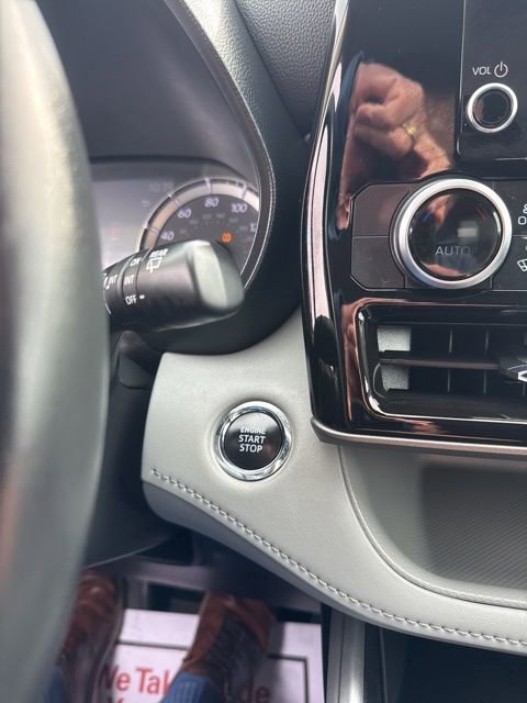 Used 2023 Toyota Highlander LE image 32