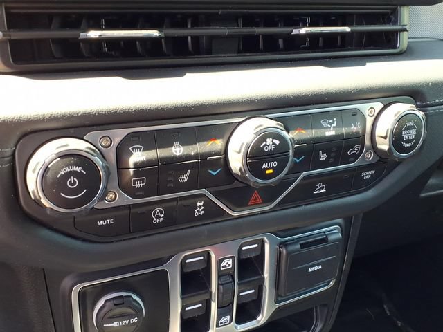 Used 2025 Jeep Wrangler Unlimited Sahara AWD/4WD image 20