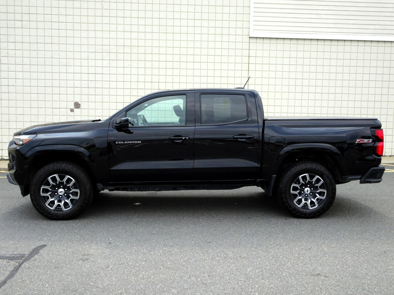 Used 2024 Chevrolet Colorado Z71 w/ Z71 Convenience Package 2 image 4