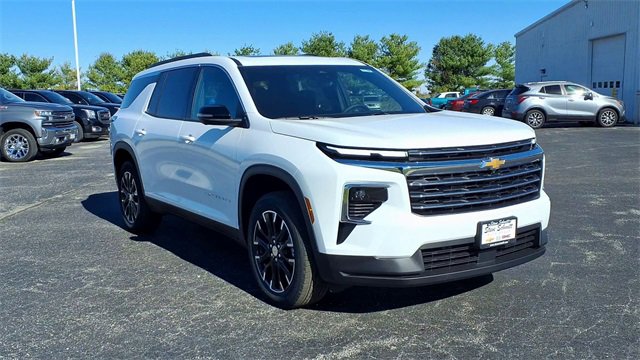 New 2026 Chevrolet Traverse LT w/ Sun and Wheel Package image 2