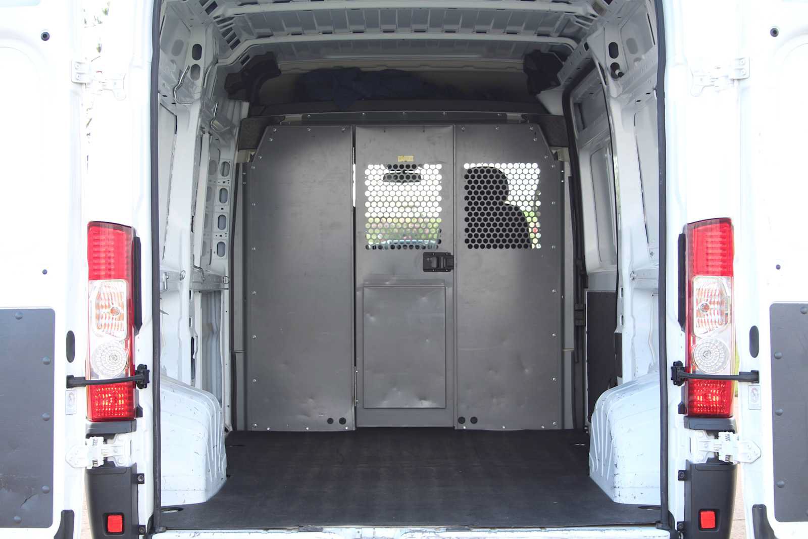 Used 2019 RAM ProMaster 1500 w/ Interior Convenience Group FWD image 9