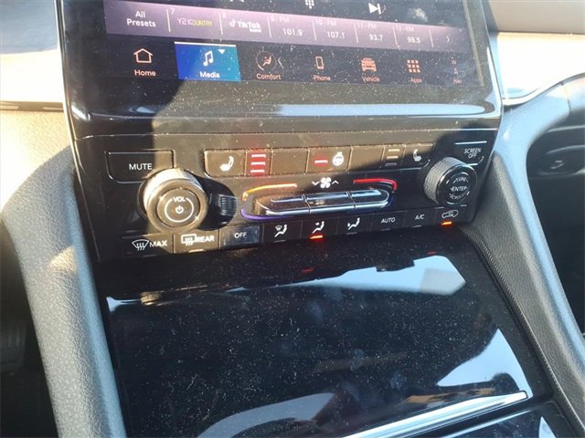 Used 2025 Jeep Grand Cherokee Limited image 17