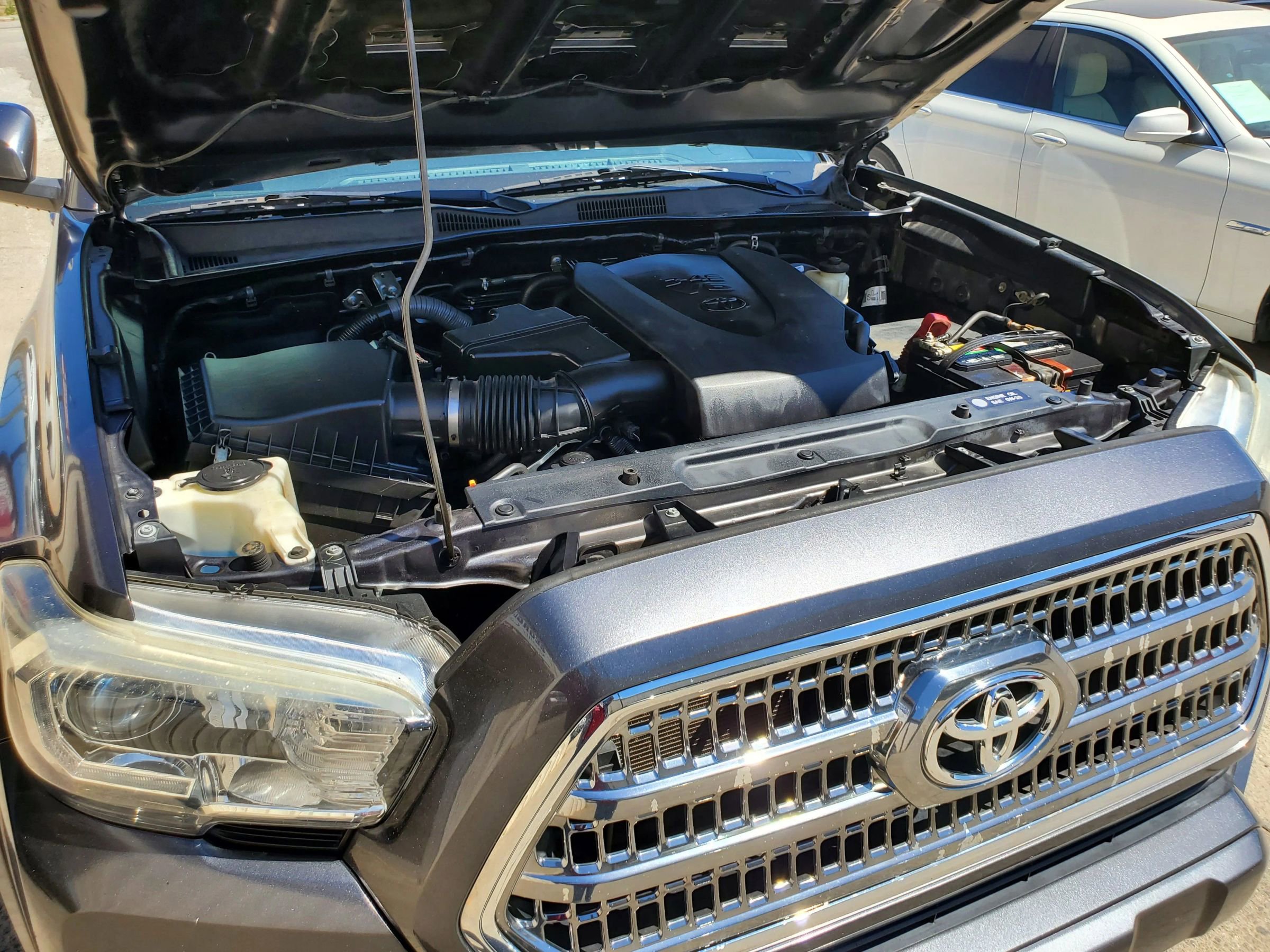 Used 2017 Toyota Tacoma TRD Sport w/ Tow Package image 46