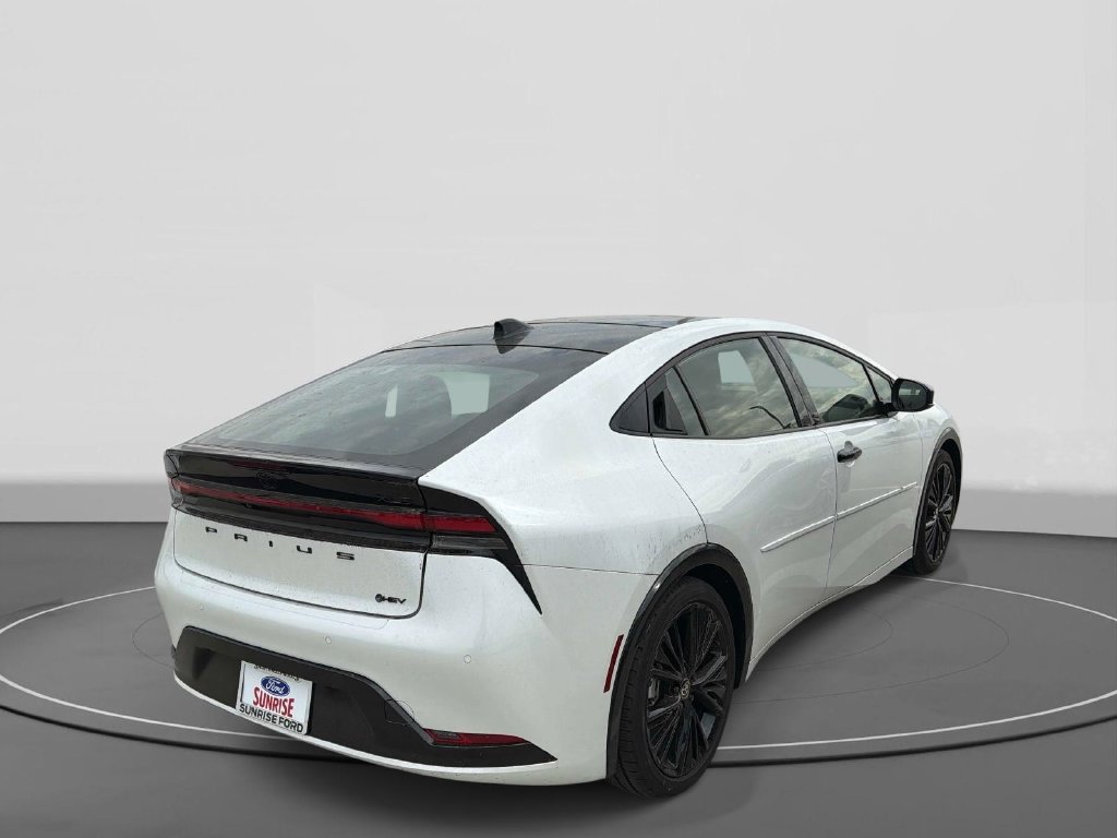 Used 2025 Toyota Prius FWD image 4