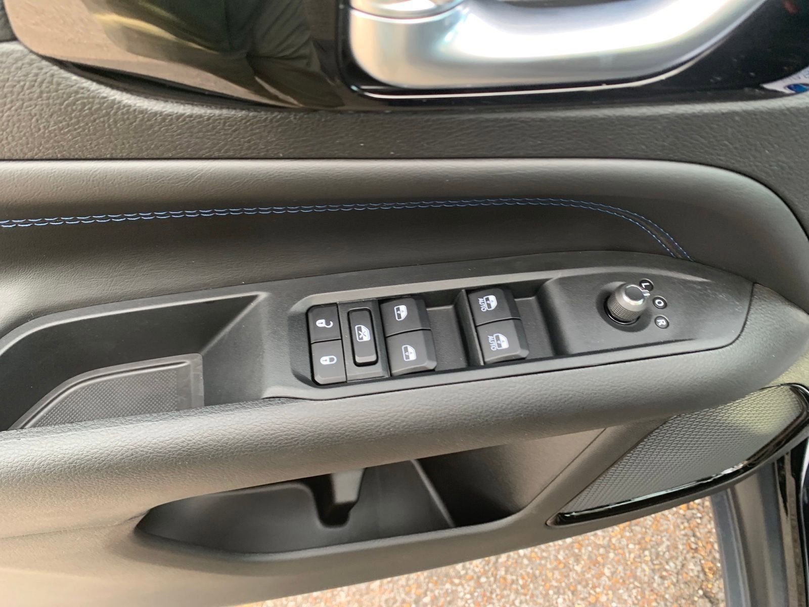 New 2026 Jeep Compass Latitude AWD/4WD image 12