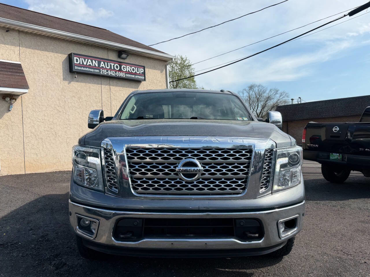 Used 2017 Nissan Titan SL w/ SL Towing Convenience Package AWD/4WD image 2