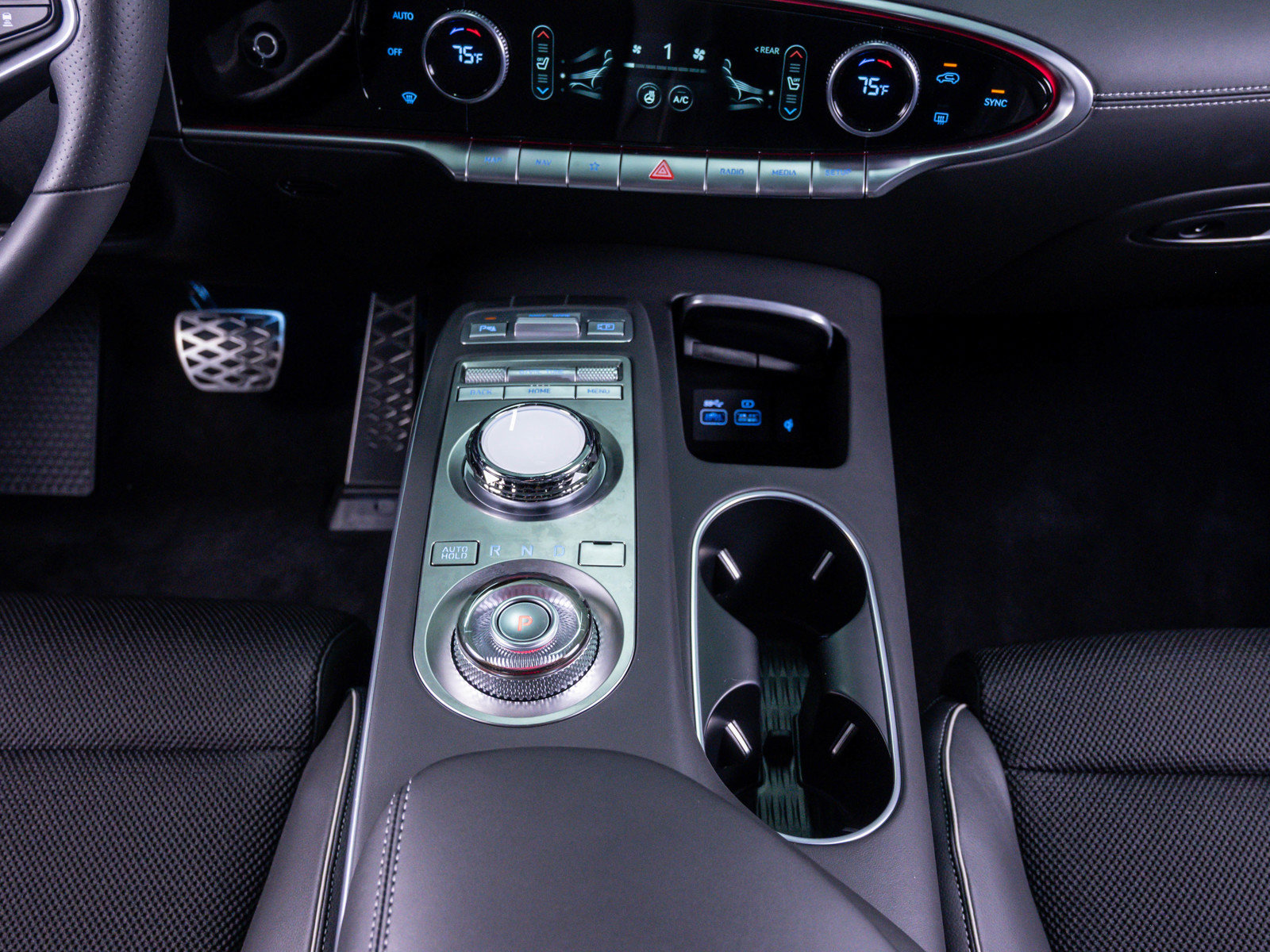 Used 2025 Genesis GV70 2.5T w/ Sport Prestige Package AWD/4WD image 29