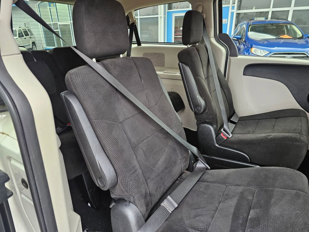 Used 2013 Dodge Grand Caravan SE FWD image 15
