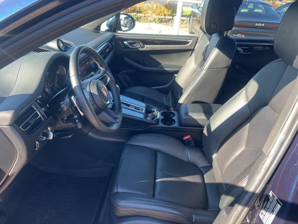 Used 2022 Porsche Macan Base image 4