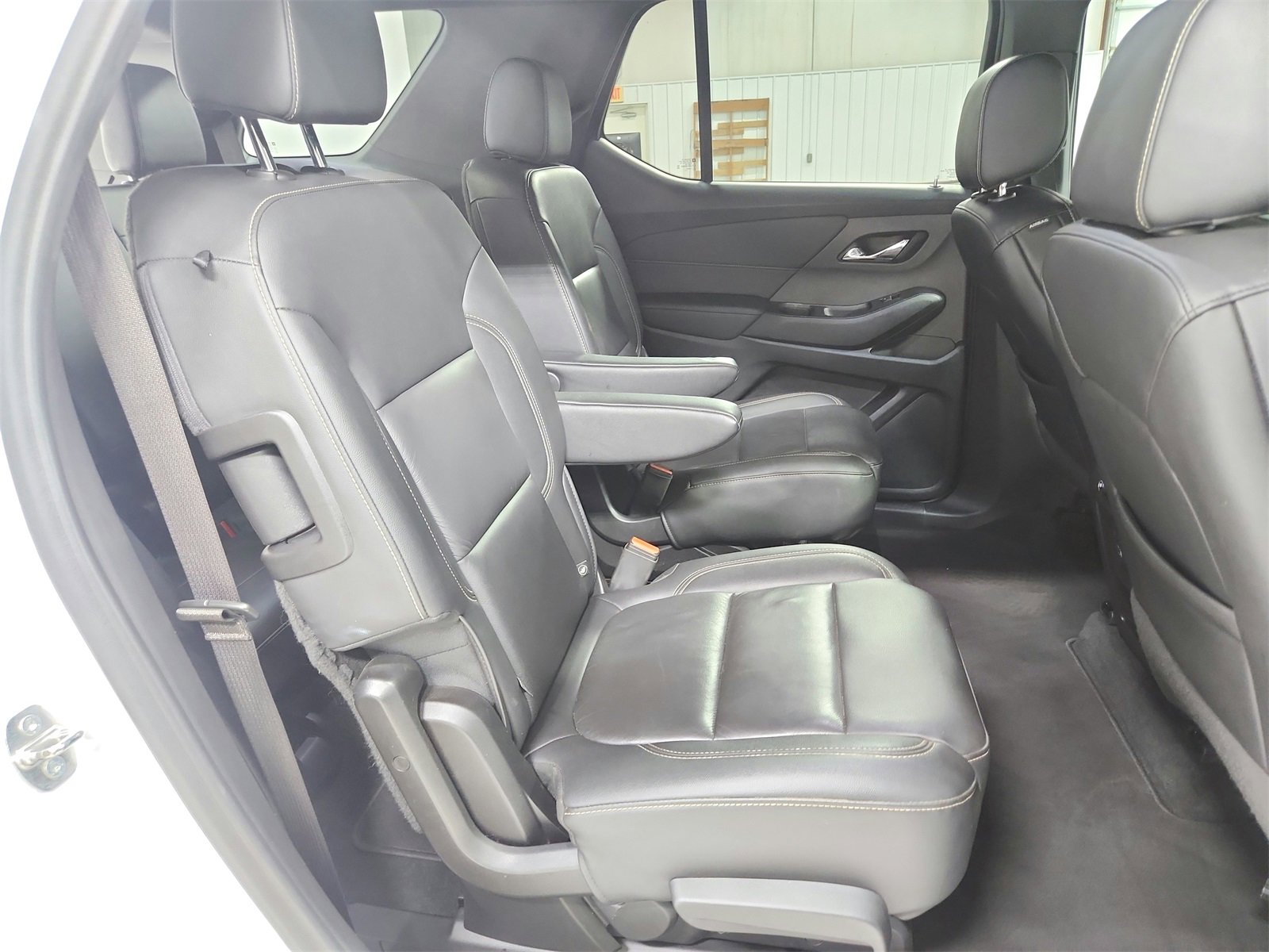 Used 2022 Chevrolet Traverse LT w/ Midnight/Sport Edition image 40