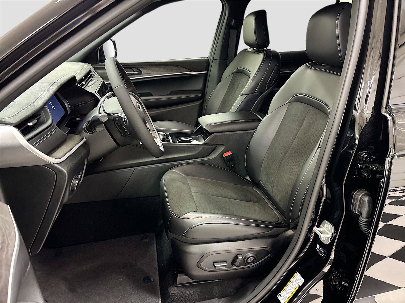 New 2026 Jeep Grand Cherokee L 4WD image 5