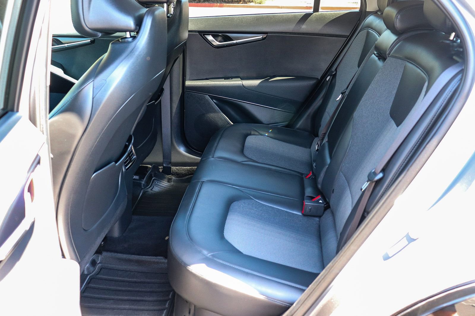 Used 2023 Kia Niro EX Touring FWD image 21