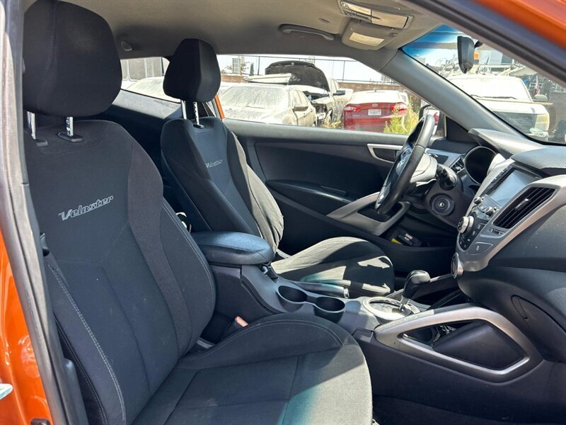 Used 2017 Hyundai Veloster FWD image 31