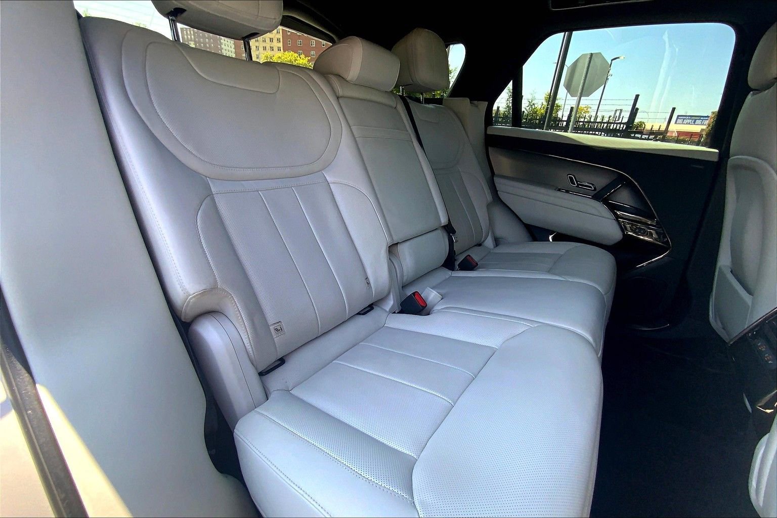 Used 2024 Land Rover Range Rover Sport SE AWD/4WD image 19