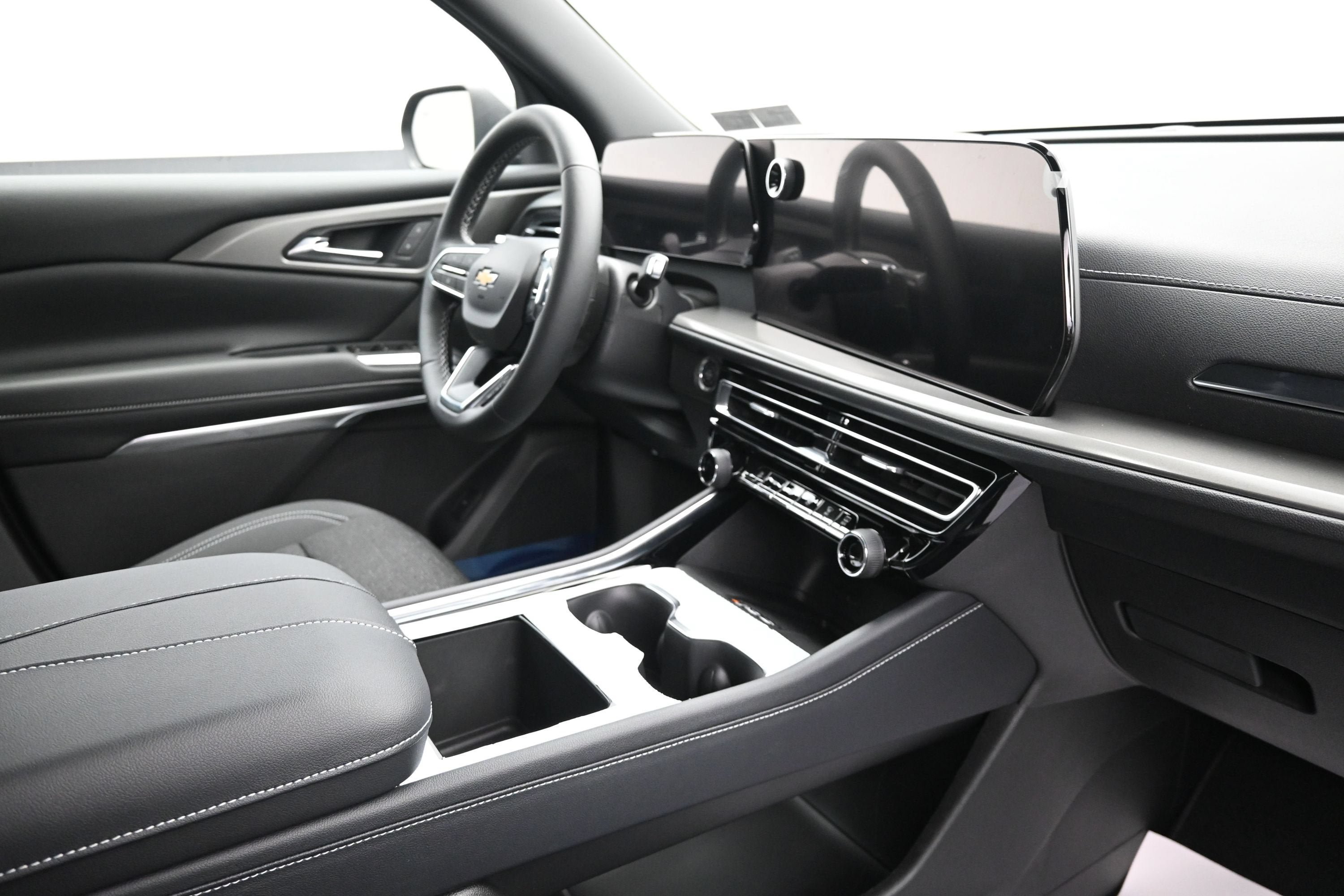 New 2027 Chevrolet Traverse LT FWD image 35