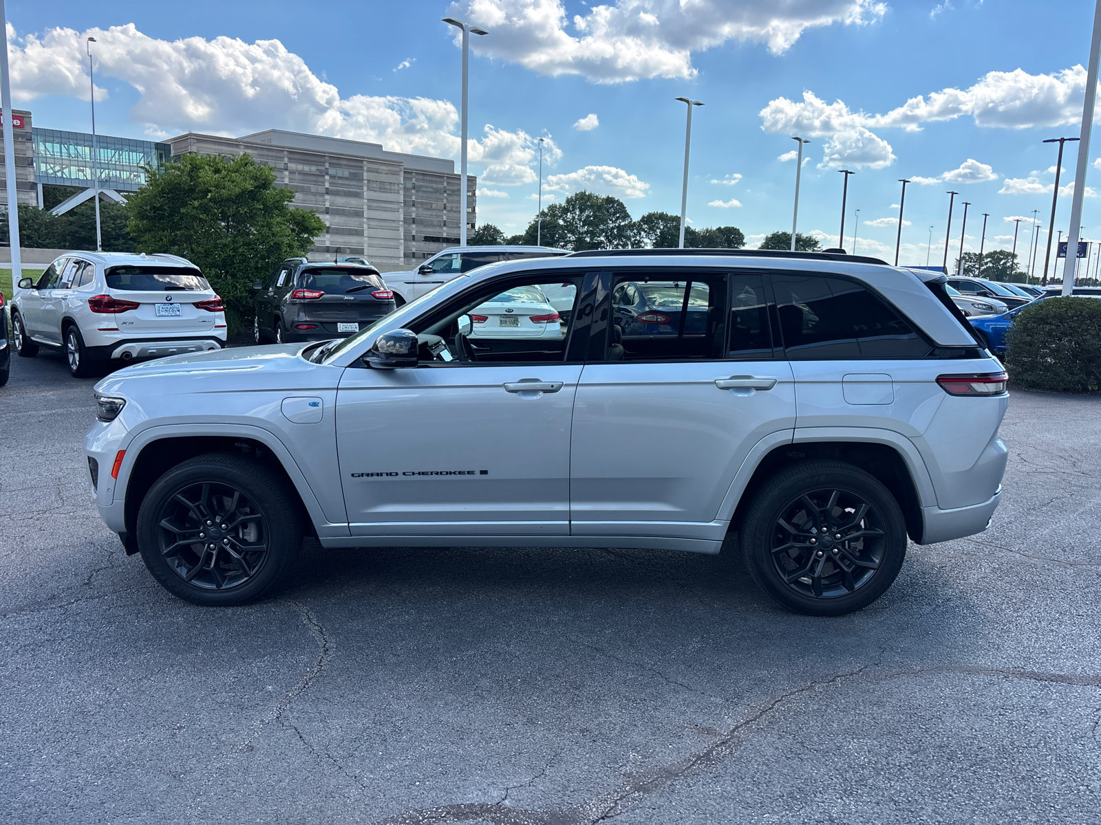 Used 2023 Jeep Grand Cherokee 30th Anniversary AWD/4WD image 4