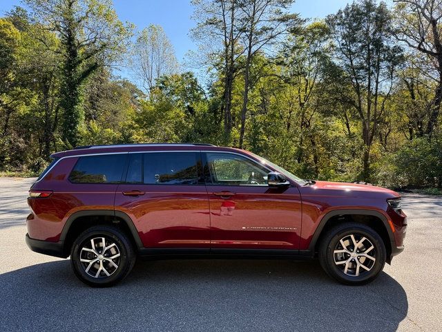 Used 2023 Jeep Grand Cherokee L Limited w/ Luxury Tech Group II image 5