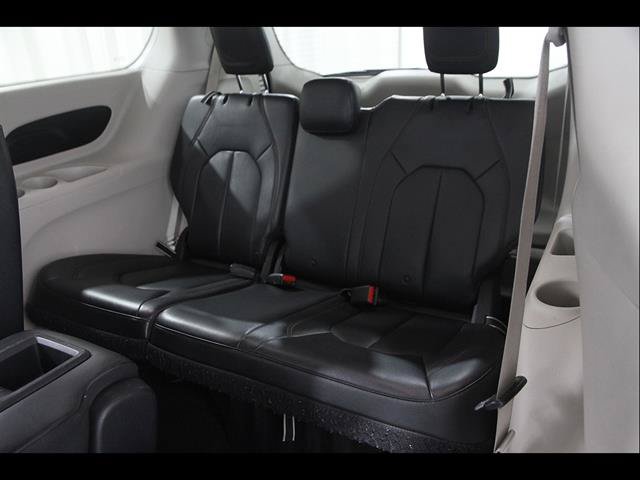 Used 2017 Chrysler Pacifica Touring-L FWD image 22