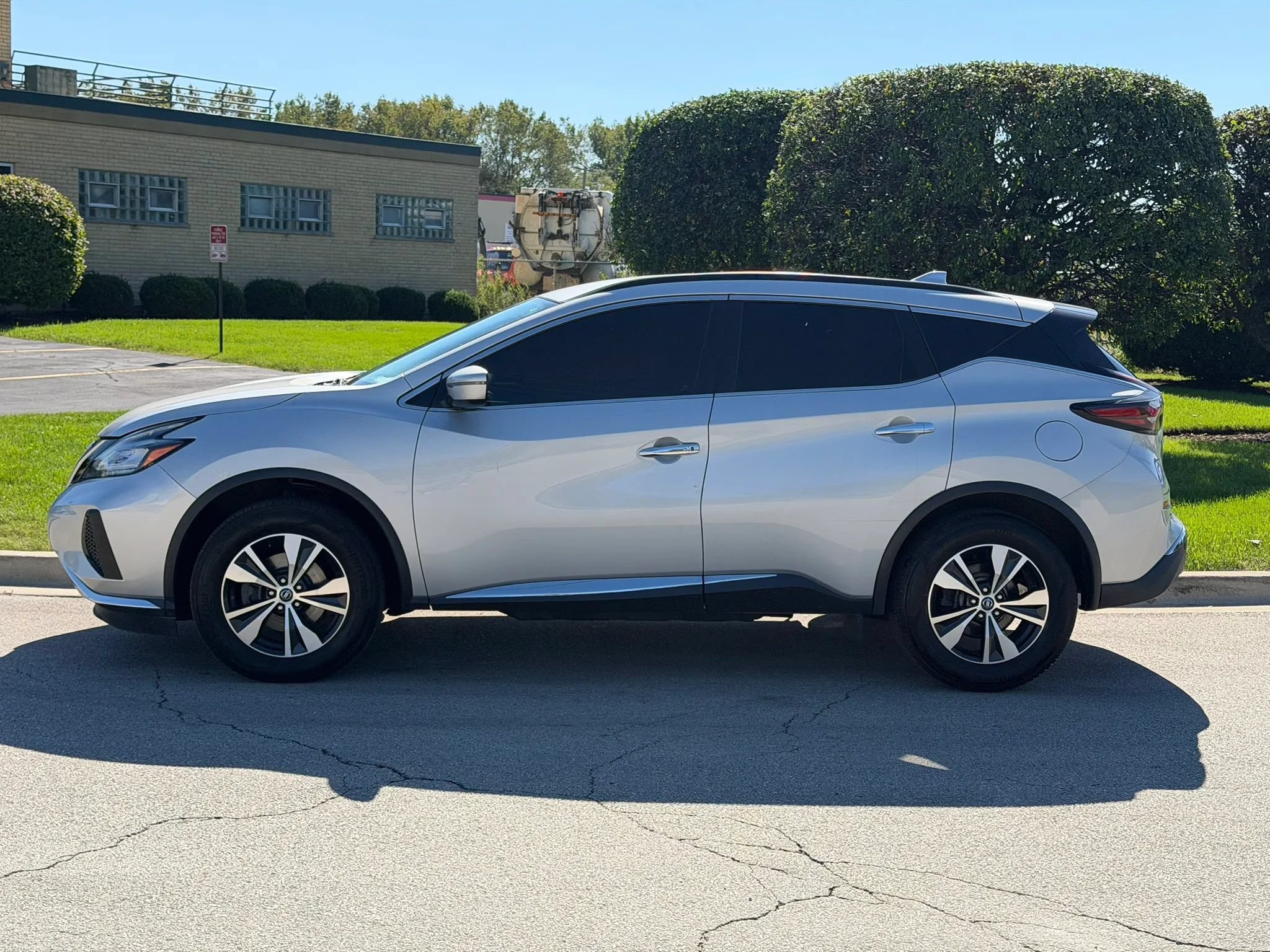 Used 2020 Nissan Murano SV FWD image 2