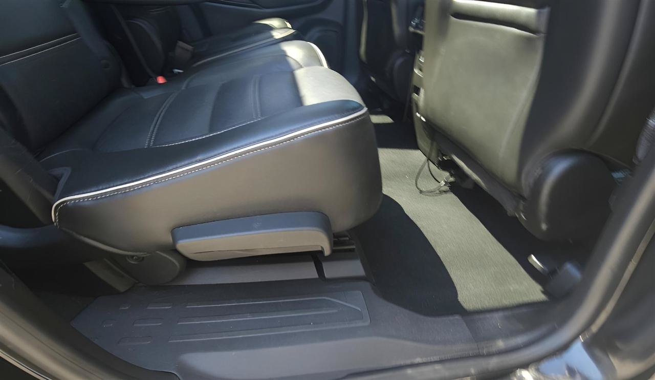 Used 2017 GMC Acadia Denali w/ Technology Package AWD/4WD image 32