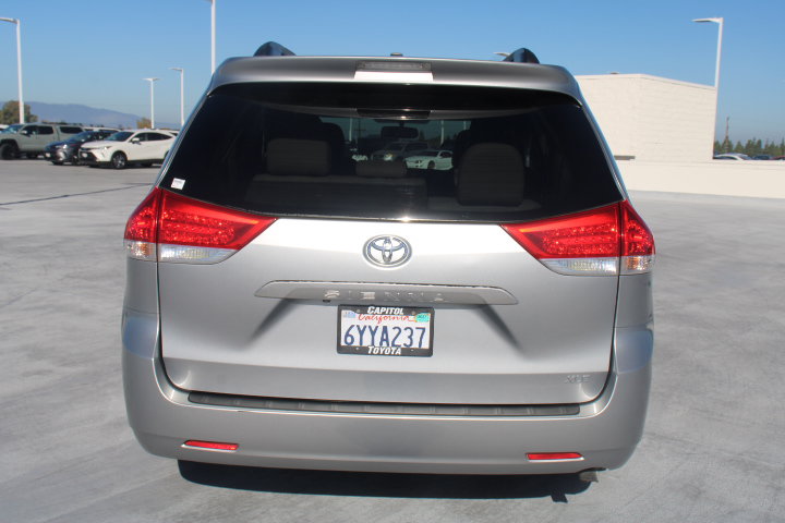 Used 2013 Toyota Sienna XLE FWD image 4
