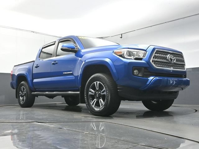 Used 2016 Toyota Tacoma TRD Sport w/ Premium & Technology Package RWD image 32
